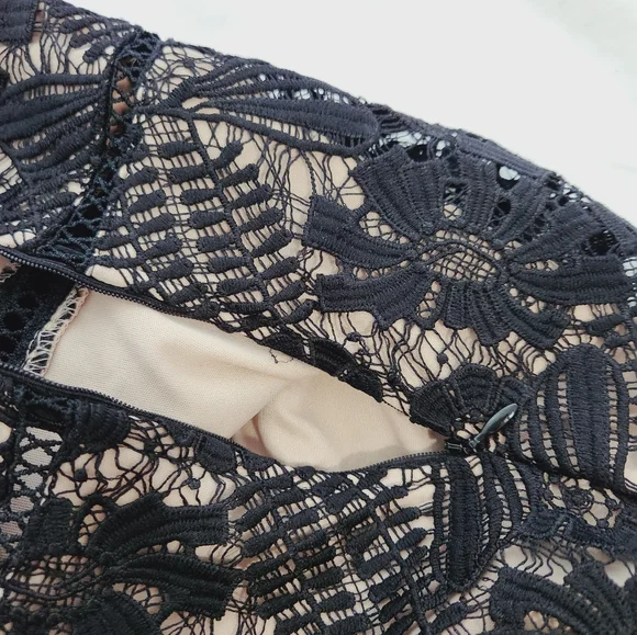 Embroidered Ruffle Dress Size M - Picture 4 of 15